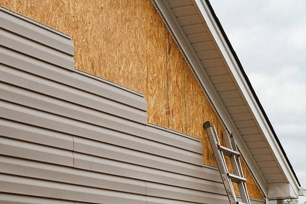 24/7 Emergency Vinyl Siding experts in Edgewood, IN